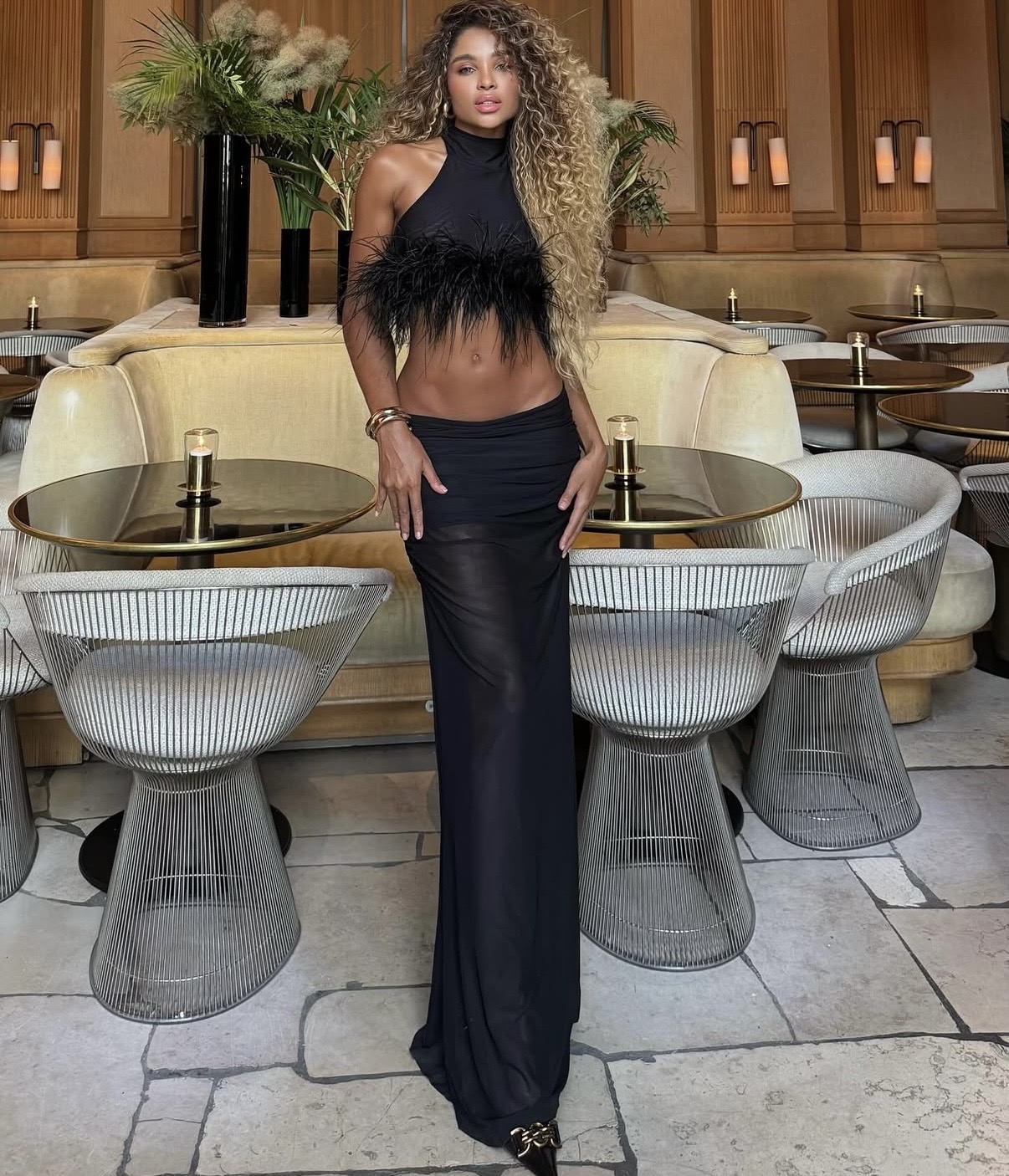 Modern low-rise maxi pencil skirt styled with textured knit top —Maxi pencil skirt outfit idea