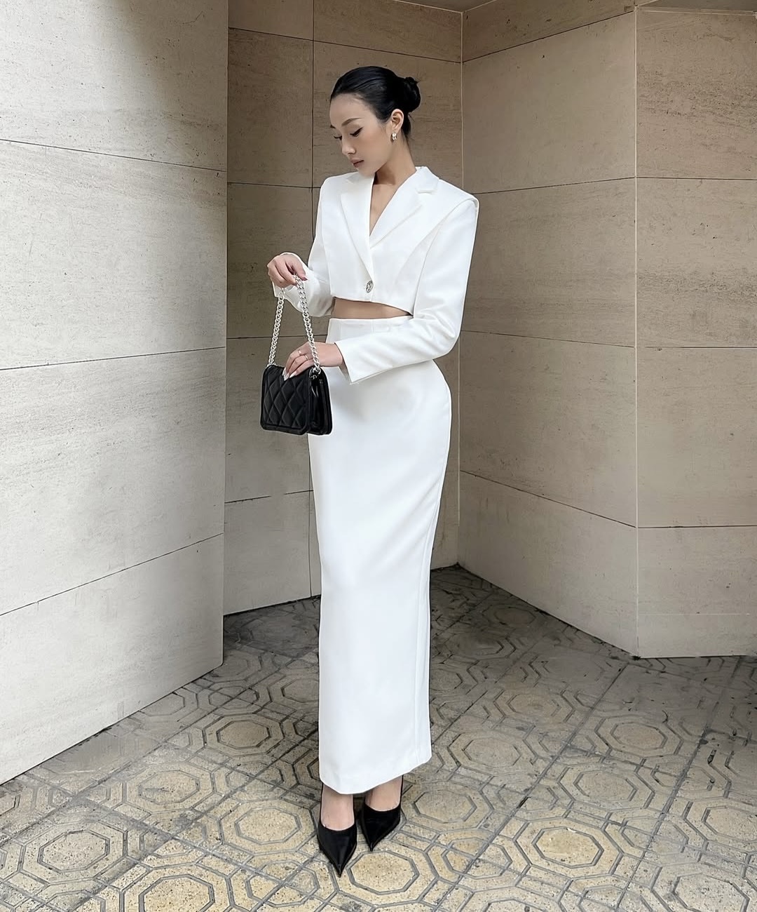 Tailored maxi pencil skirt styled with cropped jacket—Maxi pencil skirt outfit idea