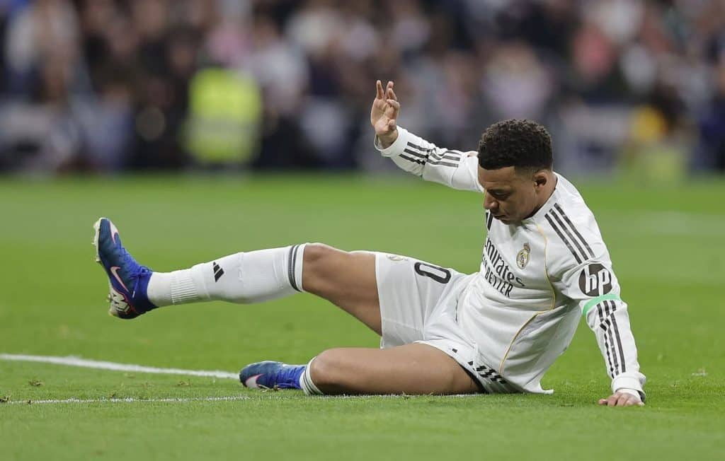 Kylian Mbappé fears knee injury could threaten World Cup