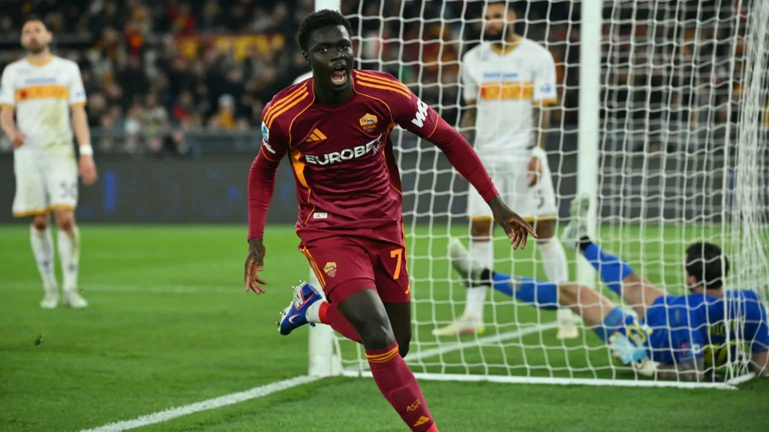 Vaz shines as AS Roma edge closer to Champions League race