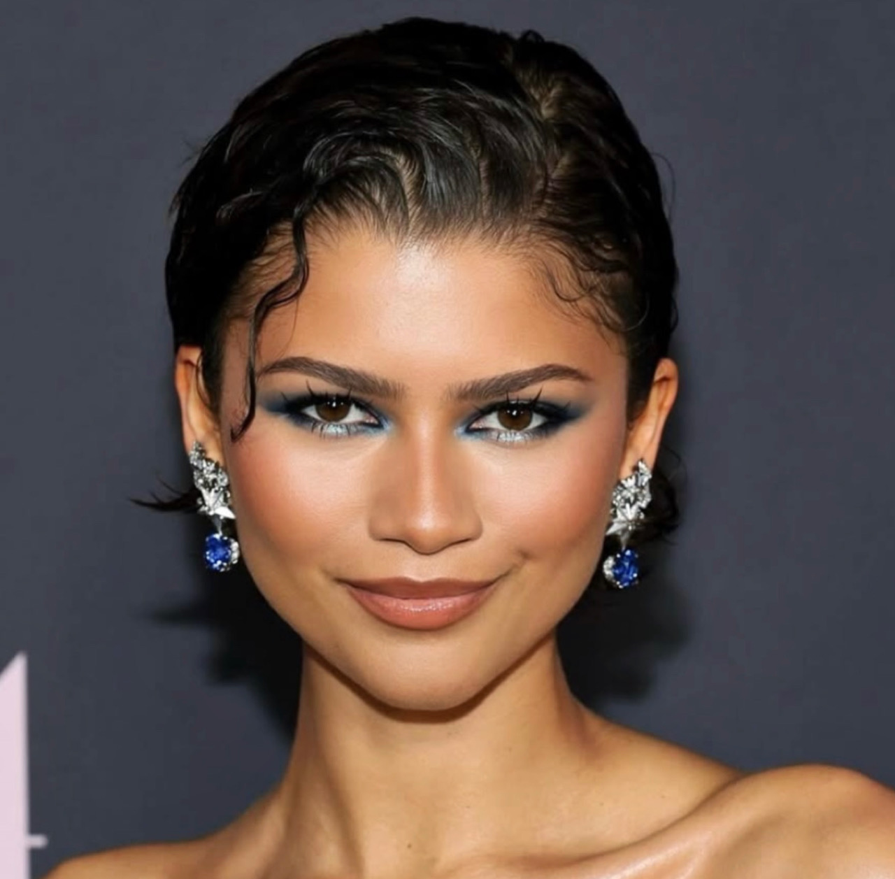 zendaya-metallic-blue-eye-makeup