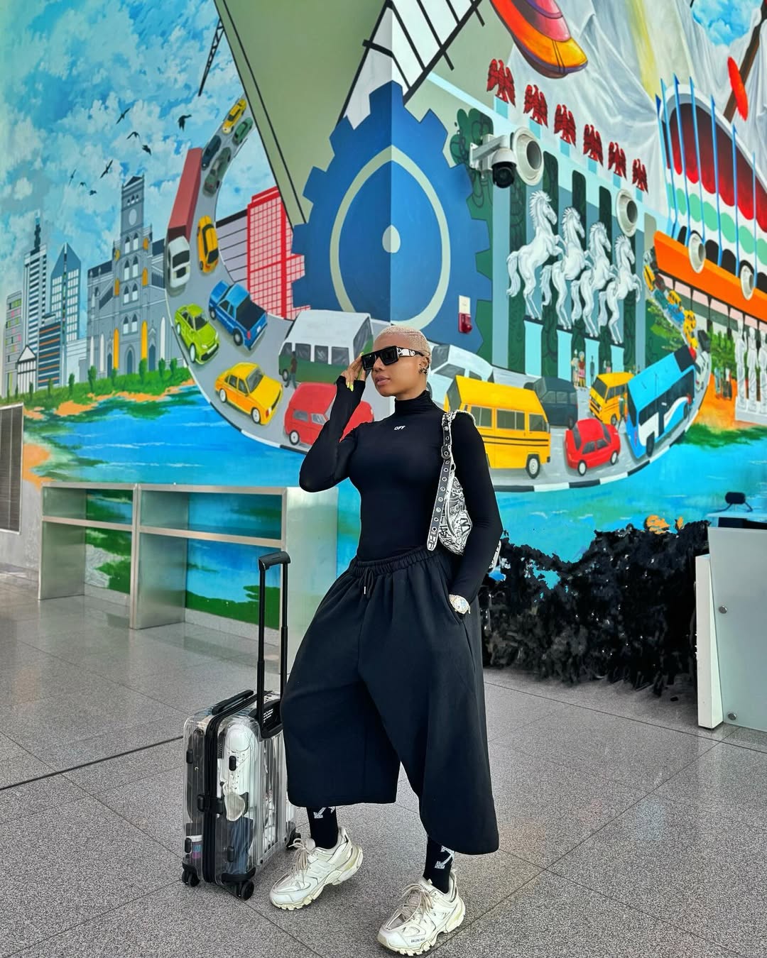 Chic airport outfits