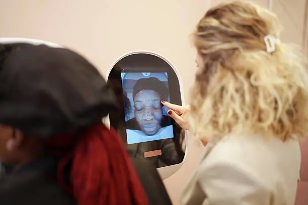 AI skin analysis machine use