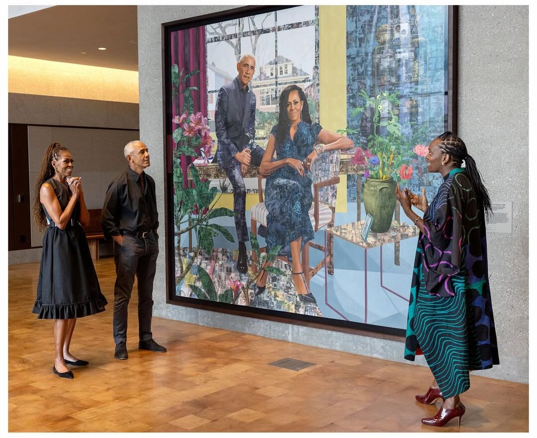 Barack and Michelle Obama stand in a gallery looking at their large-scale joint portrait while Nigerian artist Njideka Akunyili Crosby gestures and speaks.