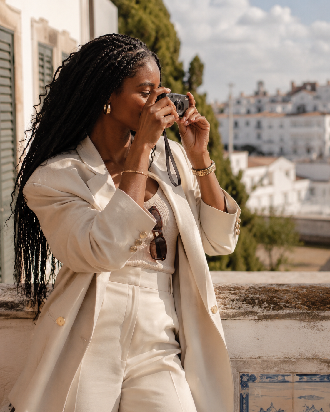 best-compact-cameras-for-your-summer-travel-style-rave