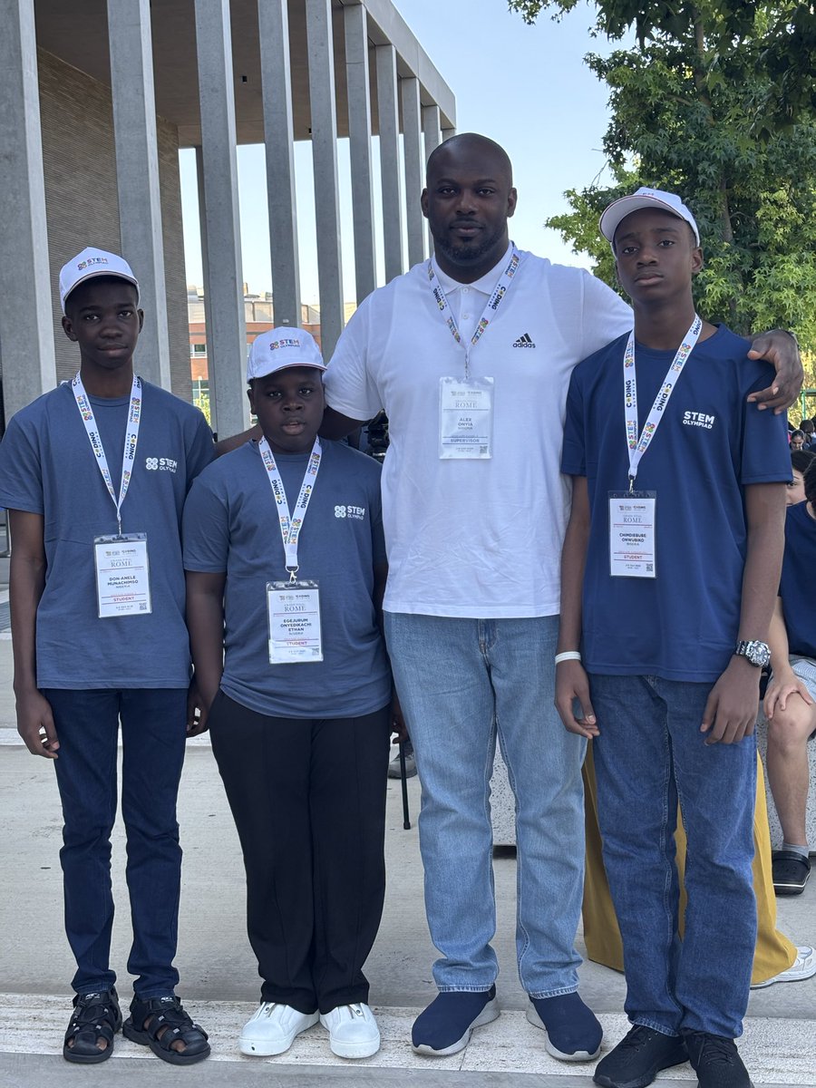 Educare CEO Alex Onyia standing with Nigerian student representatives Don Anele Munachimso, Egejurum Onyedikachi Ethan, and Chimdiebube Onwubiko at Università Campus Bio-Medico di Roma.
