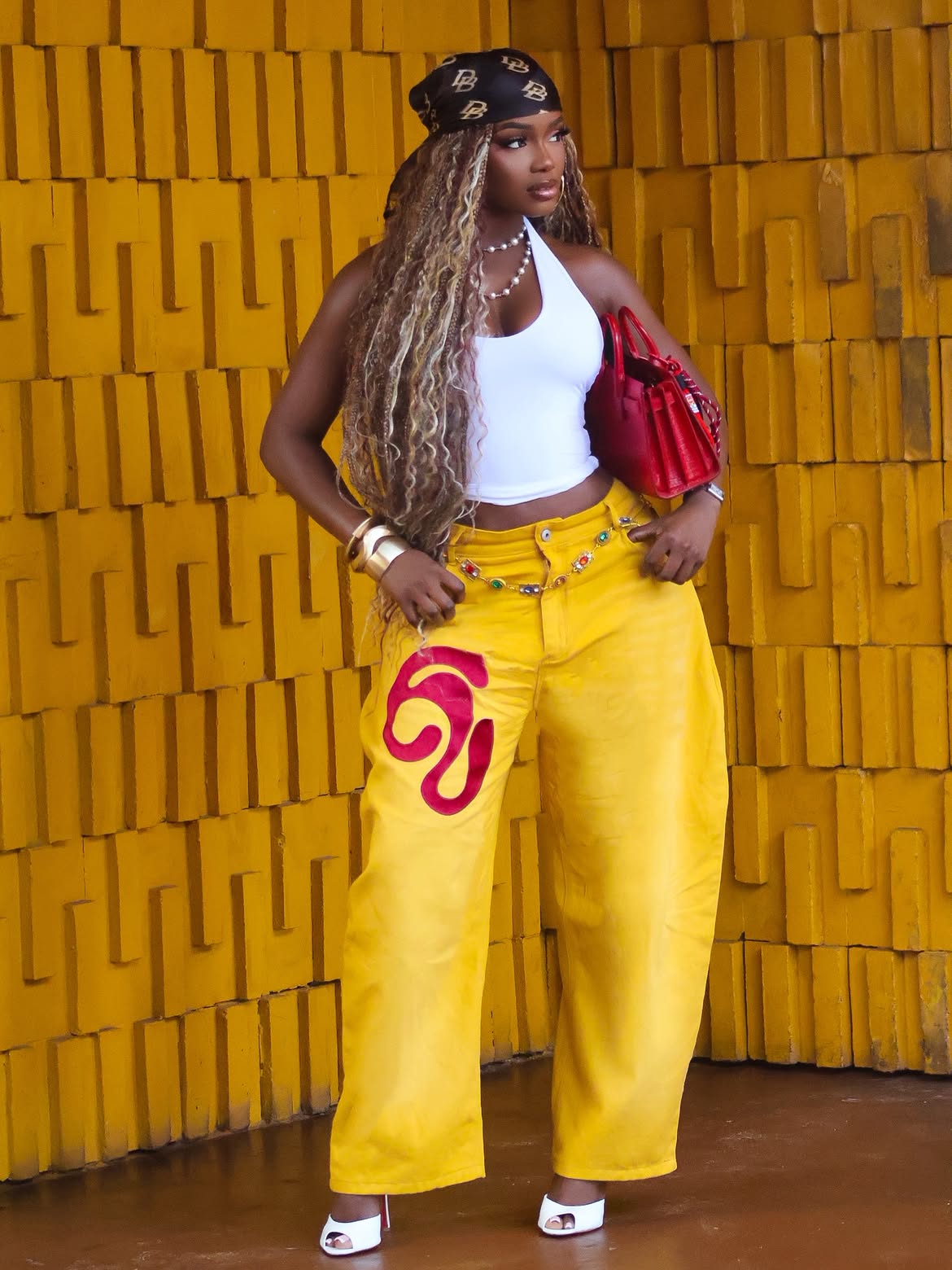 woman wearing white tank top with yellow pants and summer accessories